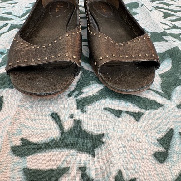 Cole Haan Bronze Shimmering Open Toe Flats Studded, Size 8B - Picture 3 of 11